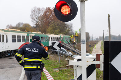 SCONTRO TRENO CAMION SENETICA