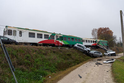 SCONTRO TRENO CAMION SENETICA