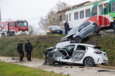 SCONTRO TRENO CAMION SENETICA