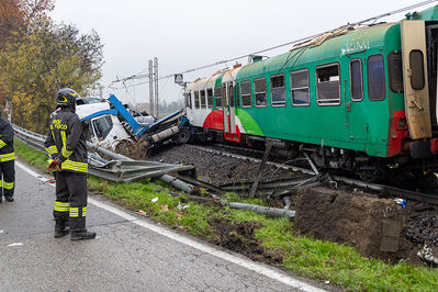 SCONTRO TRENO CAMION SENETICA