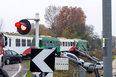SCONTRO TRENO CAMION SENETICA