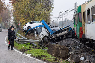 SCONTRO TRENO CAMION SENETICA
