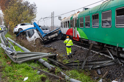 SCONTRO TRENO CAMION SENETICA