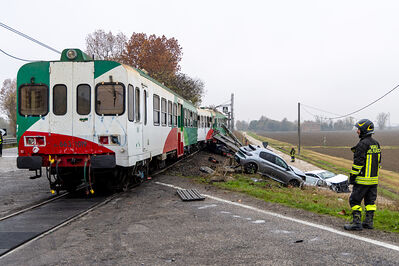 SCONTRO TRENO CAMION SENETICA