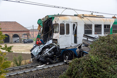 SCONTRO TRENO CAMION SENETICA