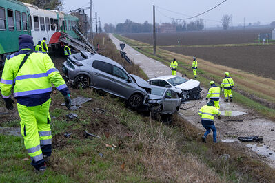 SCONTRO TRENO CAMION SENETICA
