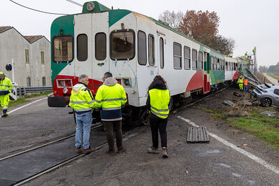 SCONTRO TRENO CAMION SENETICA