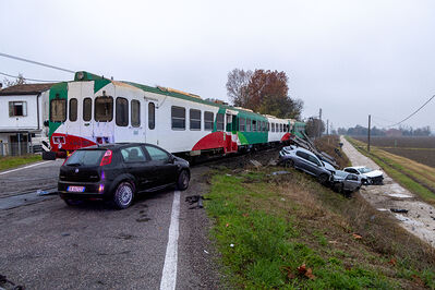 SCONTRO TRENO CAMION SENETICA