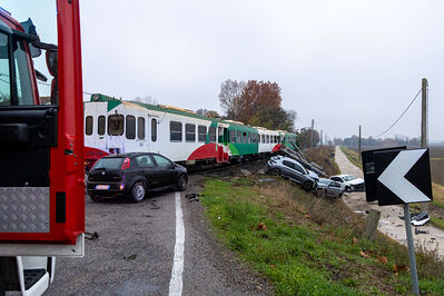 SCONTRO TRENO CAMION SENETICA