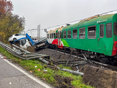 SCONTRO TRENO CAMION SENETICA