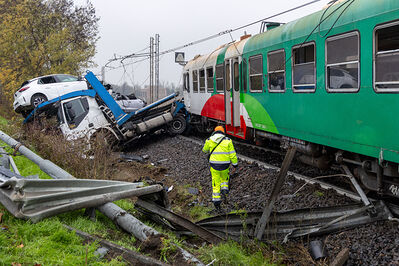 SCONTRO TRENO CAMION SENETICA