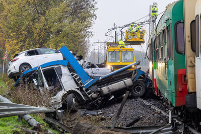 SCONTRO TRENO CAMION SENETICA