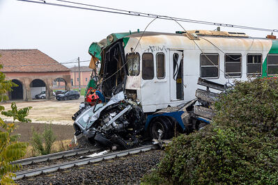 SCONTRO TRENO CAMION SENETICA