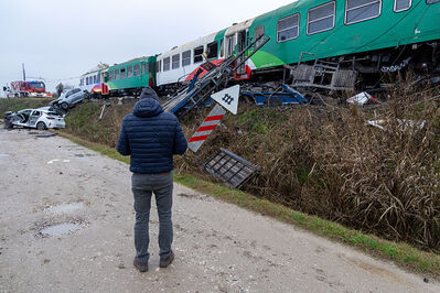 SCONTRO TRENO CAMION SENETICA