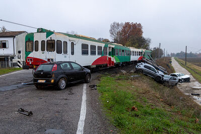 SCONTRO TRENO CAMION SENETICA