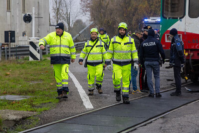 SCONTRO TRENO CAMION SENETICA