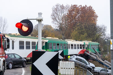 SCONTRO TRENO CAMION SENETICA