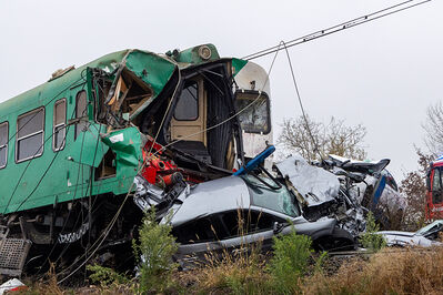 SCONTRO TRENO CAMION SENETICA