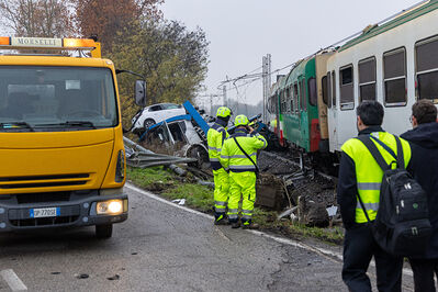 SCONTRO TRENO CAMION SENETICA