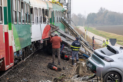 SCONTRO TRENO CAMION SENETICA