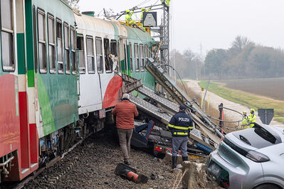 SCONTRO TRENO CAMION SENETICA