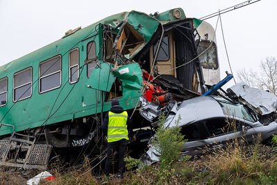 SCONTRO TRENO CAMION SENETICA