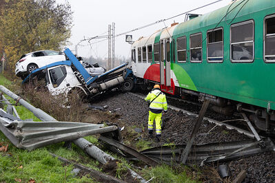 SCONTRO TRENO CAMION SENETICA