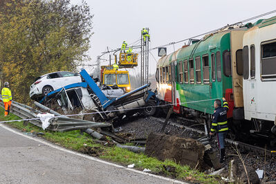 SCONTRO TRENO CAMION SENETICA