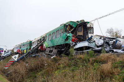 SCONTRO TRENO CAMION SENETICA