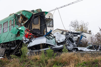SCONTRO TRENO CAMION SENETICA