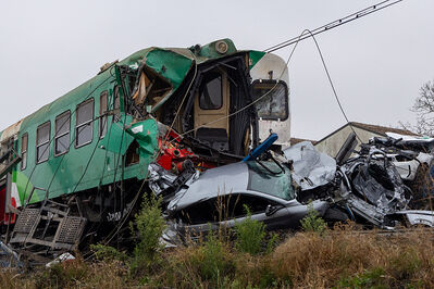 SCONTRO TRENO CAMION SENETICA