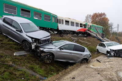 SCONTRO TRENO CAMION SENETICA