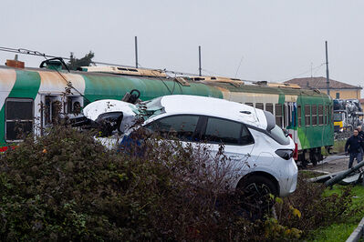 SCONTRO TRENO CAMION SENETICA