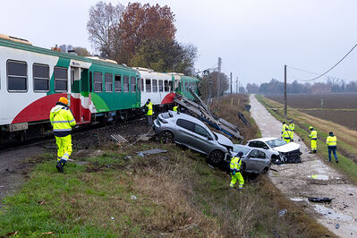 SCONTRO TRENO CAMION SENETICA