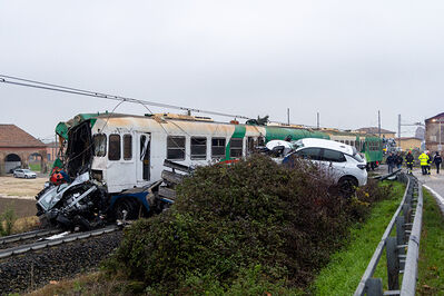 SCONTRO TRENO CAMION SENETICA
