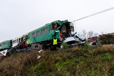 SCONTRO TRENO CAMION SENETICA