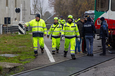 SCONTRO TRENO CAMION SENETICA