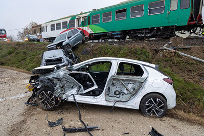 SCONTRO TRENO CAMION SENETICA