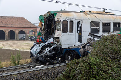 SCONTRO TRENO CAMION SENETICA