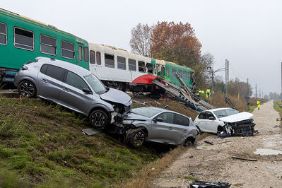 SCONTRO TRENO CAMION SENETICA