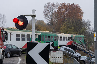 SCONTRO TRENO CAMION SENETICA