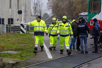 SCONTRO TRENO CAMION SENETICA