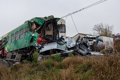 SCONTRO TRENO CAMION SENETICA