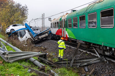 SCONTRO TRENO CAMION SENETICA