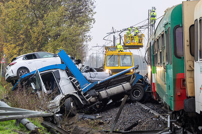 SCONTRO TRENO CAMION SENETICA