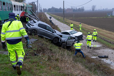 SCONTRO TRENO CAMION SENETICA