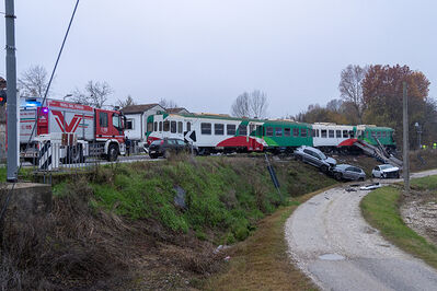 SCONTRO TRENO CAMION SENETICA