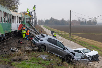 SCONTRO TRENO CAMION SENETICA