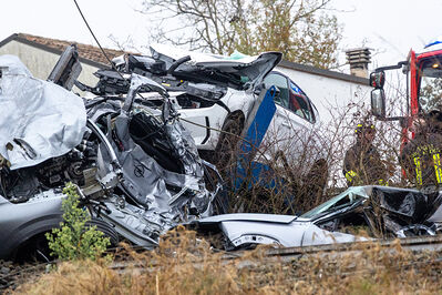 SCONTRO TRENO CAMION SENETICA