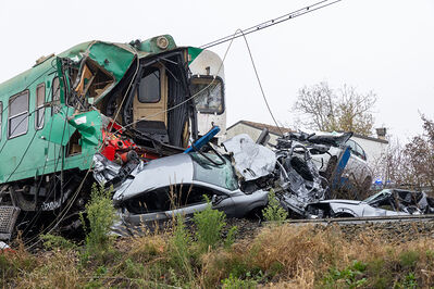 SCONTRO TRENO CAMION SENETICA